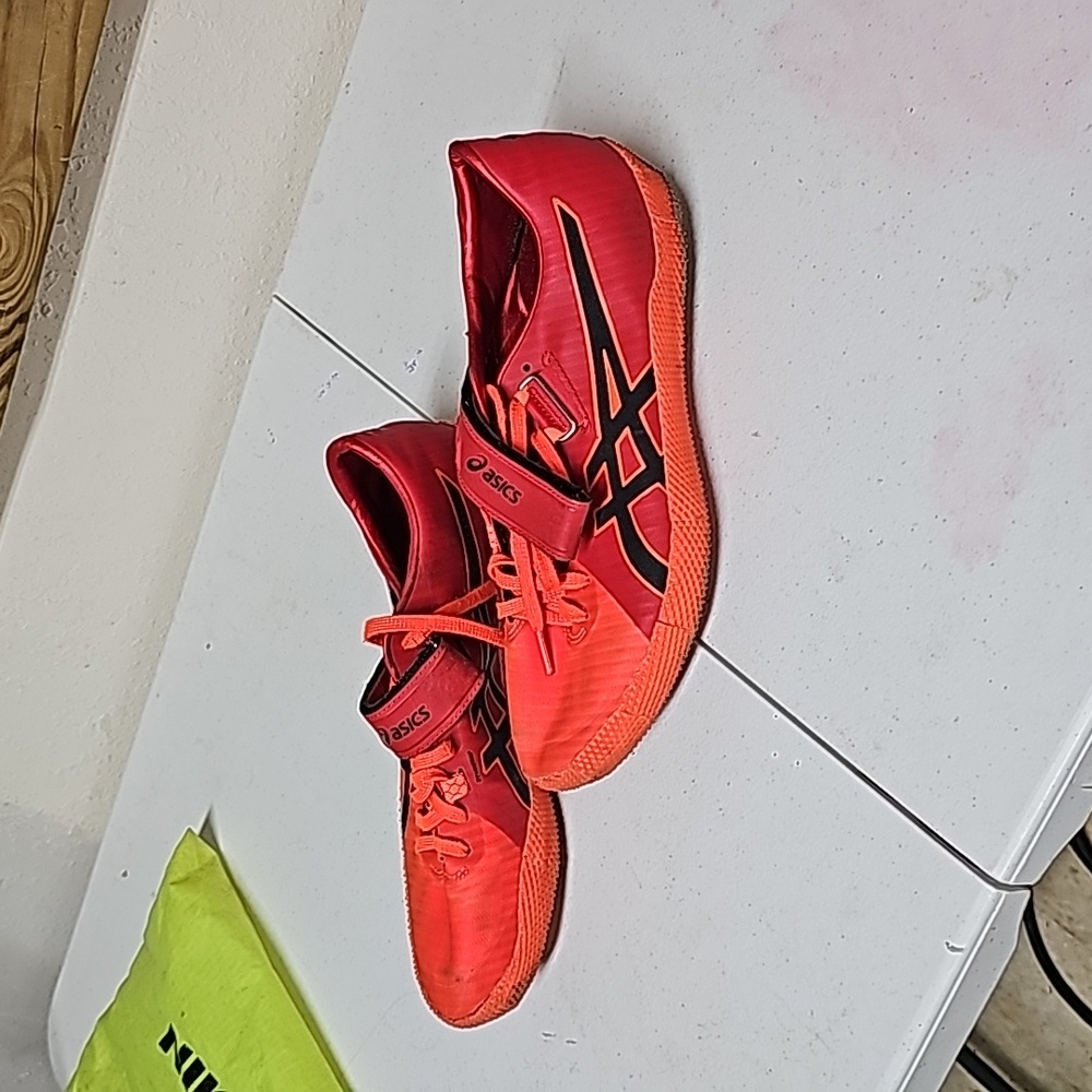 ASICS High jump spikes